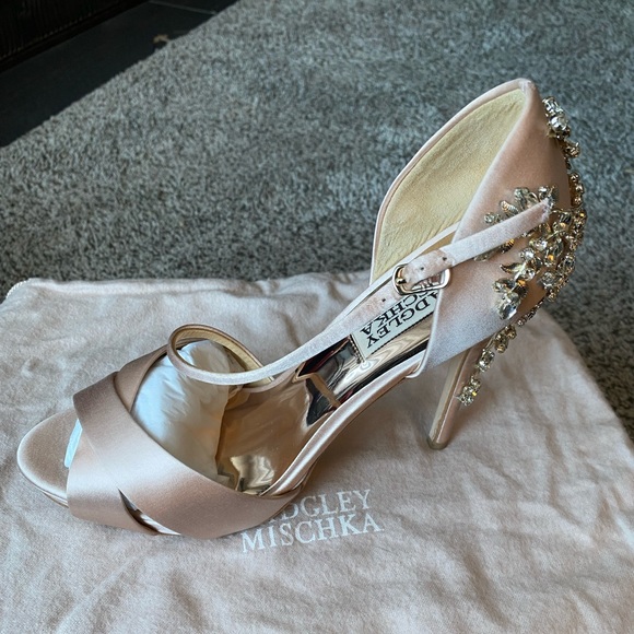 Badgley Mischka Heels 6.5 - Picture 3 of 9